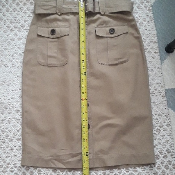 Chic Tan Button-Down Pencil Skirt, Size 6 Cotton & Linen - Picture 5 of 10